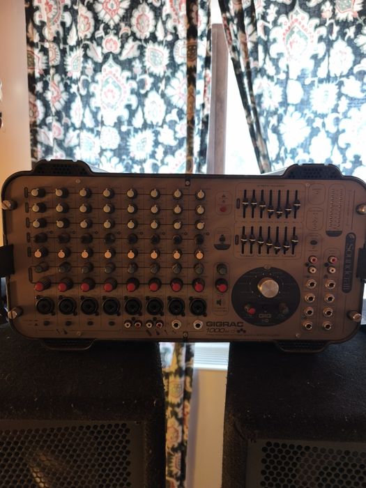 Озвучителен комплект: 2x JBL JRX 125 + Активен миксер Soundcraft GigRac 1000st