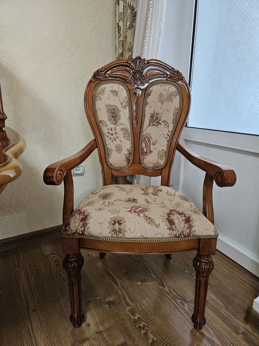 Стенка, комод, угловая стенка, стол и 12 стулья - производство Китай