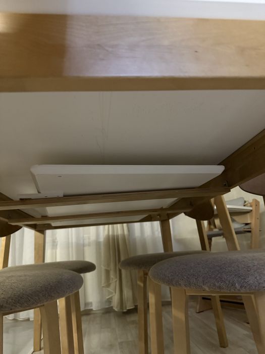 Продаем кухонный стол (без стульев)