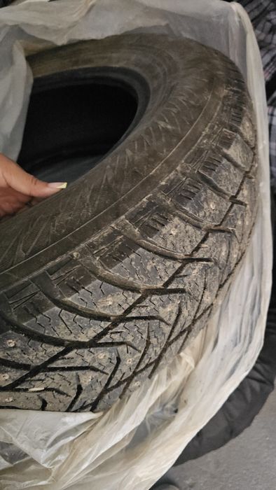 Продам шины Yokohama 235/65 R18 110T с шипами