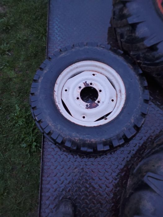 Vînd două roți.spate tractor 445 12,4/32 și două roți față  650/16 detalii la telefon!