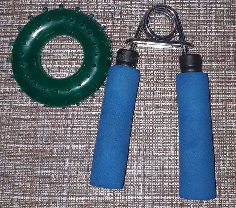 Продам тренажёры для рук.