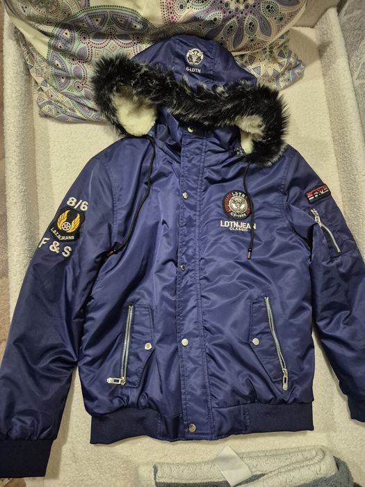 Новая куртка привезена  из Европы.