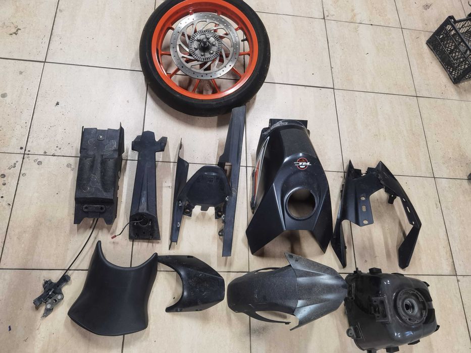 Dezmembrez/Piese Ktm Rc125