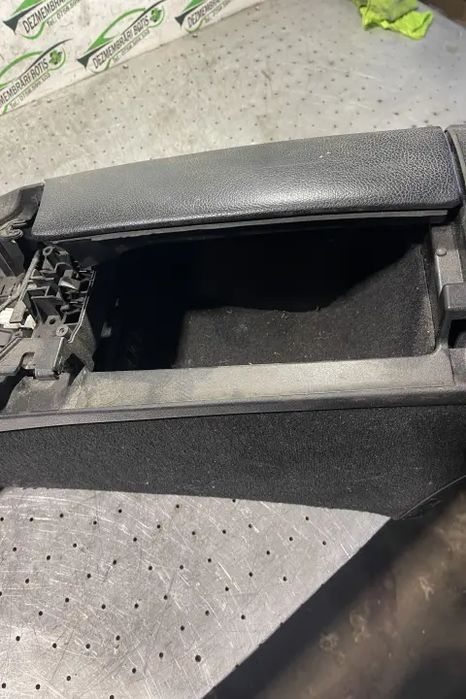 Consola centrala A 105852206C Mercedes-Benz E-Class