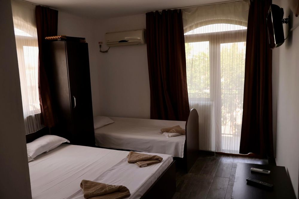 Cazare costinesti se  inchiriaza pentru revelion  liber Beach Pleass