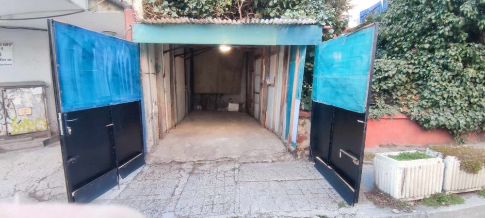 Дава се под наем Гараж / Паркомясто в Варна, ЖП Гара - 12 кв.м за 102 € - Снимка #1