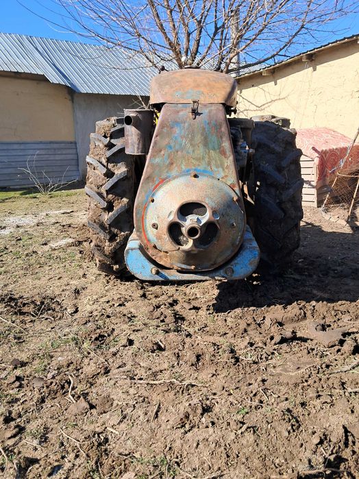 Tractor-motocultor