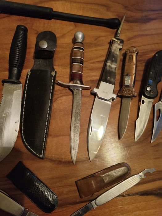 Лот от ножове и ножки...