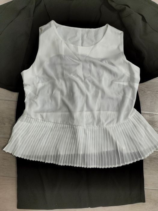 Продам костюмы 52-54размер