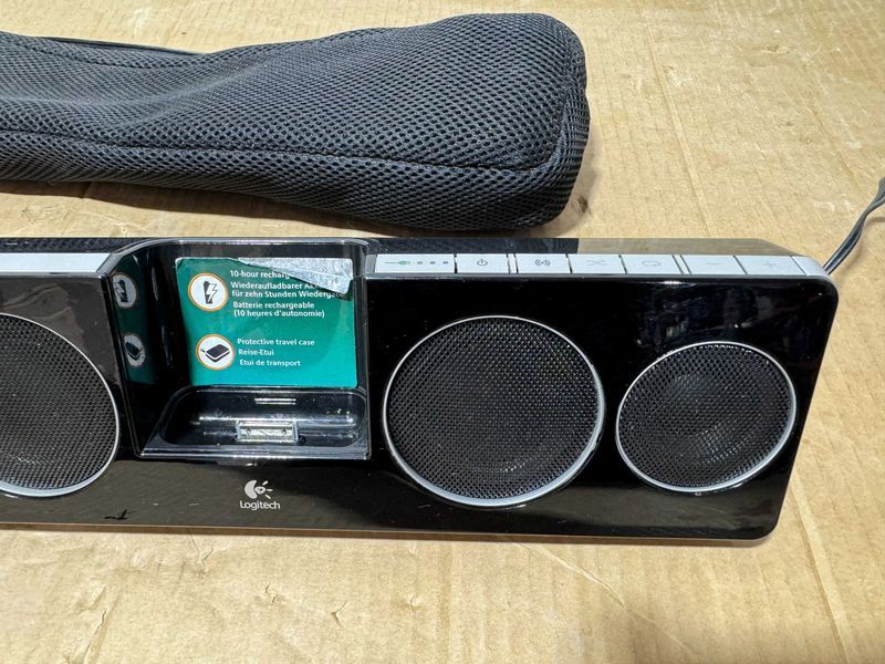 Докинг станция Logitech Pure-Fi Anywhere 2