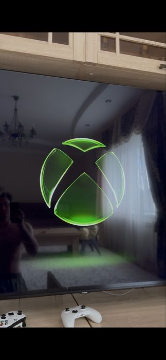 Xbox pne s 1000гб 3 геймпада, 4 игры