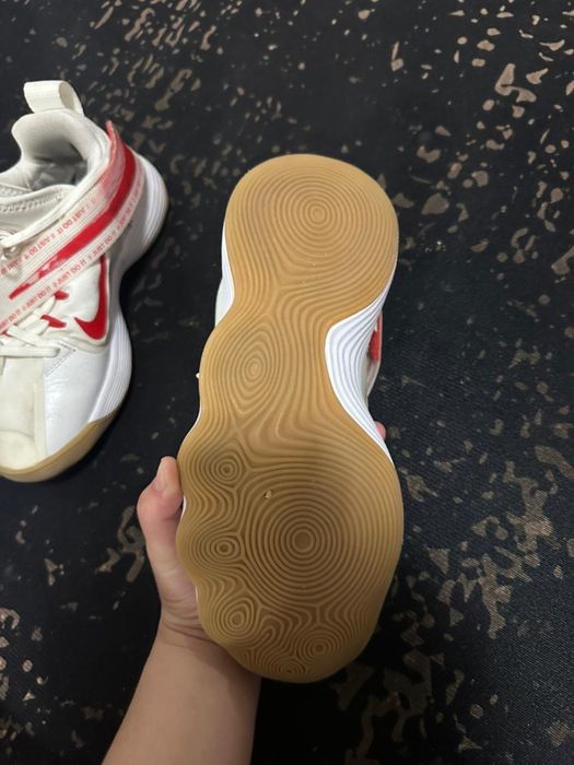 Профессиональные кроссовки для волейбола