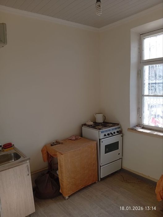 Продаётся двух комнатная квартира.В двух этажном доме первый этаж.