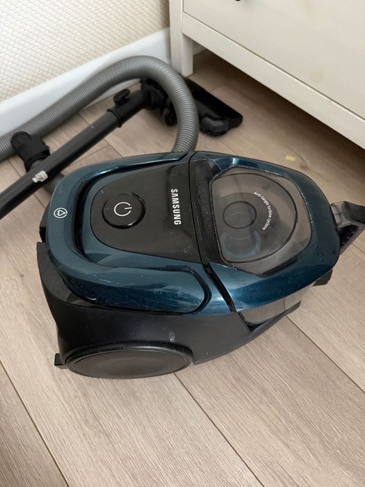 Пылесос Samsung sc18m31b0hn