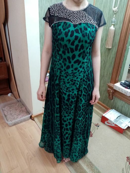 Вечернее платье для женщин и девушек