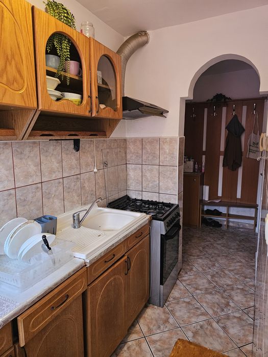 Dau în chirie apartament 2 camere.