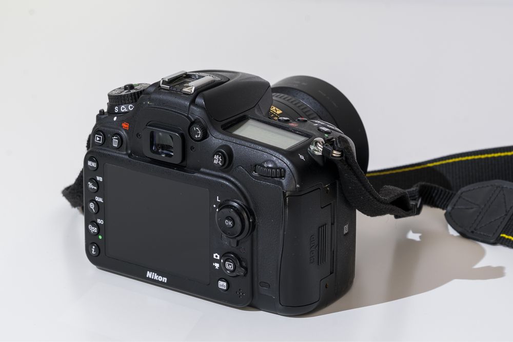 Kit Foto Nikon D7200 + Obiectiv 35mm f1.8 + 18-300mm VR + Bliț Yongnuo | 76k cadre