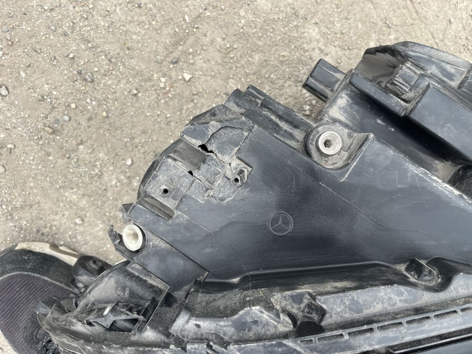 Фар за Mercedes GLS X166 + GLE W166/ Мерцедес ГЛС Х166 и Мерцедес ГЛЕ