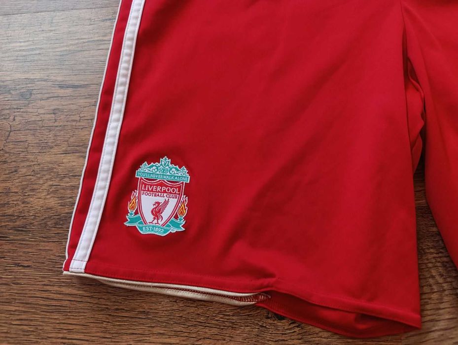 Adidas Liverpool 2010/2012 home къси панталони