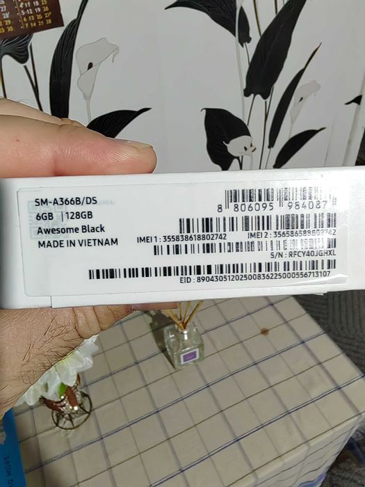 Продавам заключен от оператор samsung a36