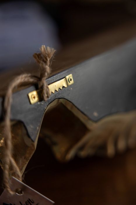 Consolă cu îngeraș gânditor