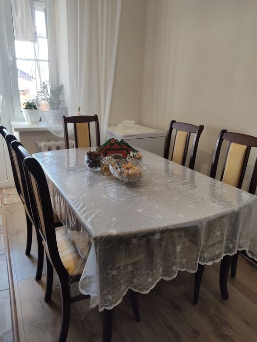 Стол со стульями