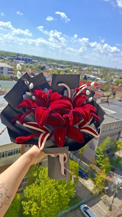 Buchete de flori hand made obtine din sarma plusata