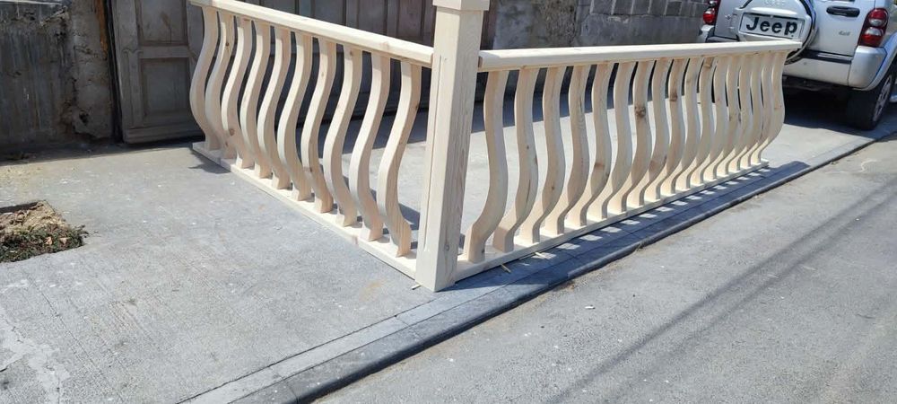 Дървен парапет от масив