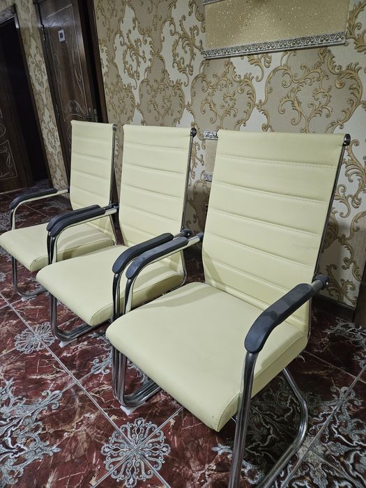 Офисные стулья 32 шт