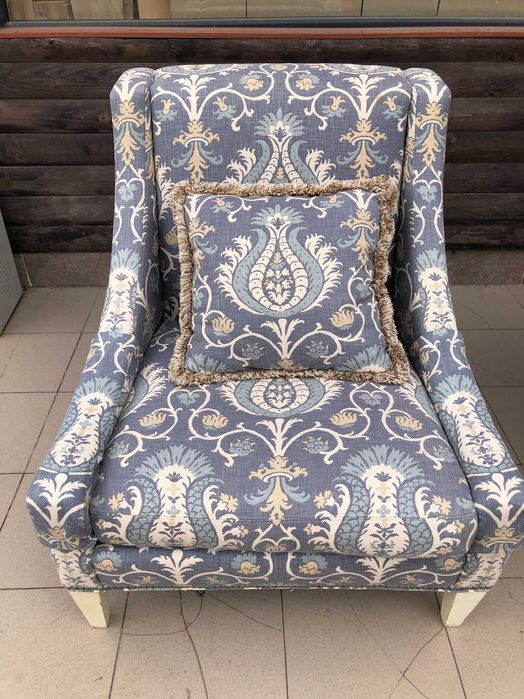 фотьойл от "Lillian August" Dudley 32" Wide Armchair