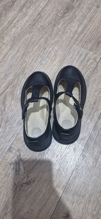 Продам туфли для девочек