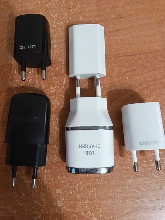 Зарядки для телефонов 5 шт.