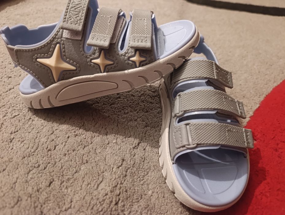 Продам сандали новые