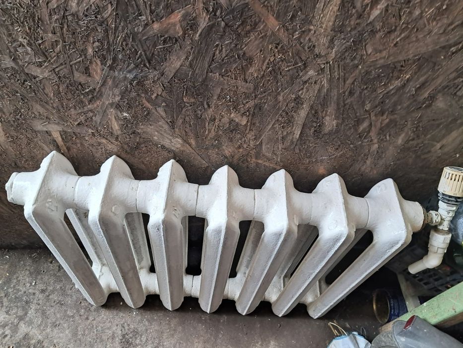 Calorifere de fonta 25 lei elementul