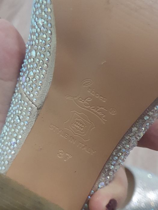 Продам туфли со стразами