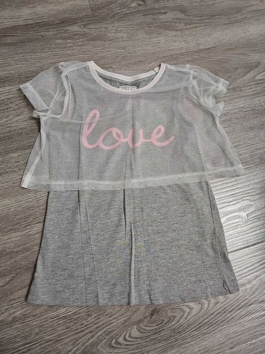 Продам на девочку маечки.