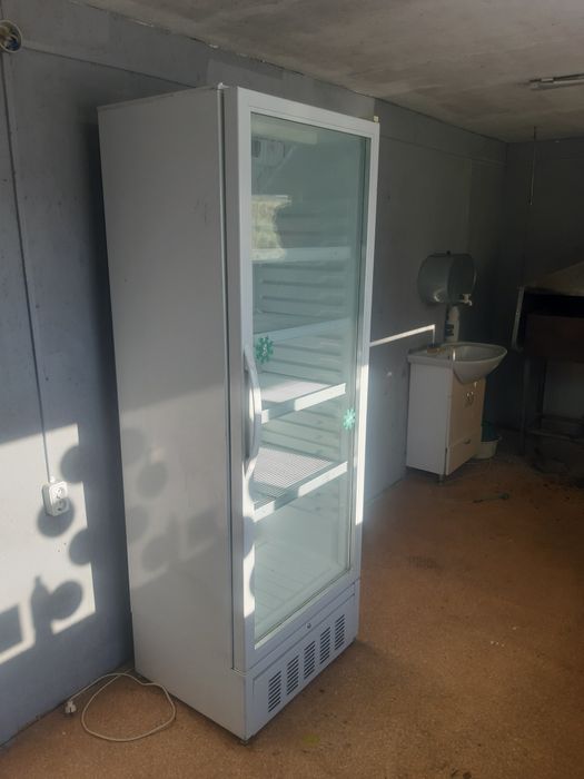 Продам холодильник витрина