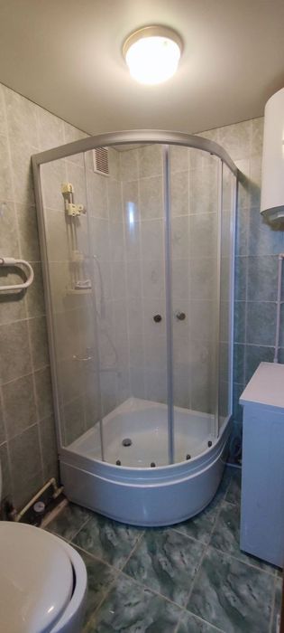 Установка душевых кабин