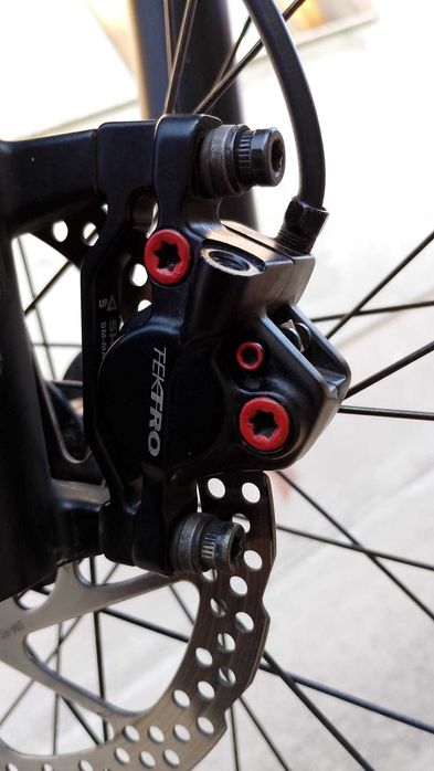 Vand frâne de bicicleta hidraulice tektro si discuri shimano de 180 mm