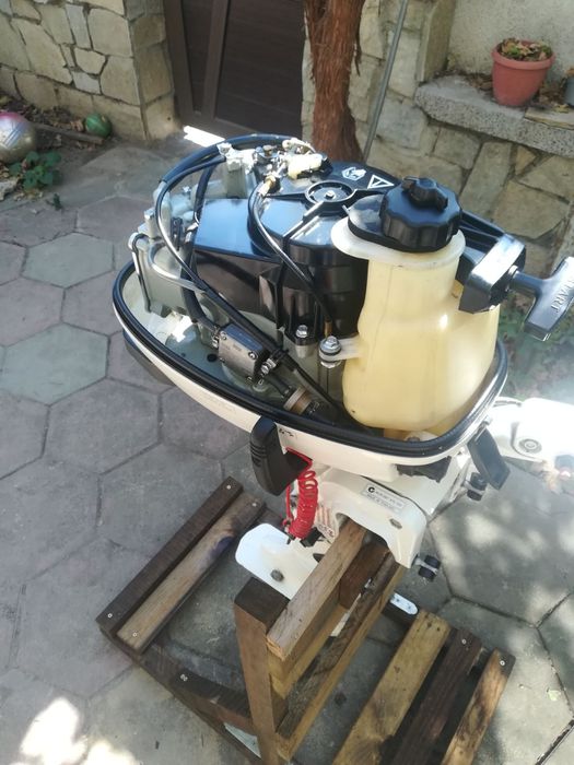 Извънбордов двигател четиритактов