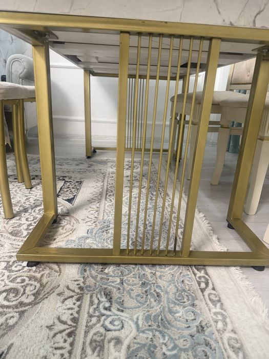 Стол для гостиной