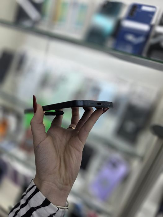 Humor GSM oferă spre vânzare / iPhone 15 Pro Max / 256 GB / Blue / Baterie 86% / Garanție 12 luni / Rate