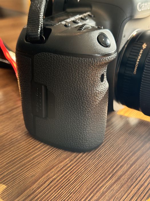 Canon EOS 5D Mark IV + объектив 50mm f/1.4 USM