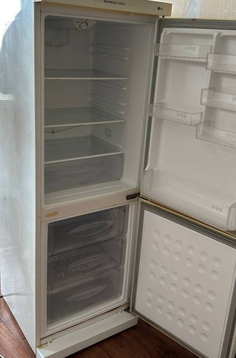 Холодильник LG..