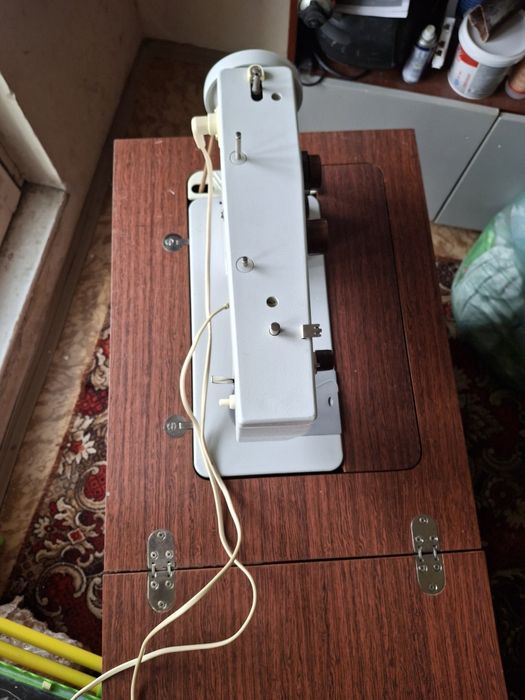 Продам машинку швеиную