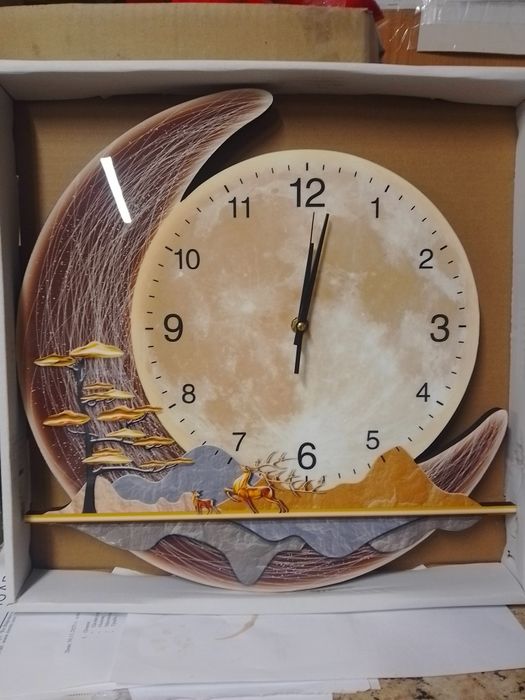 Декоративен часовник-луна