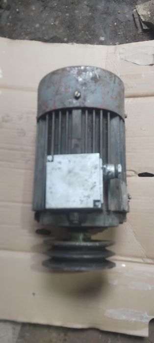 Трифазен ел мотор