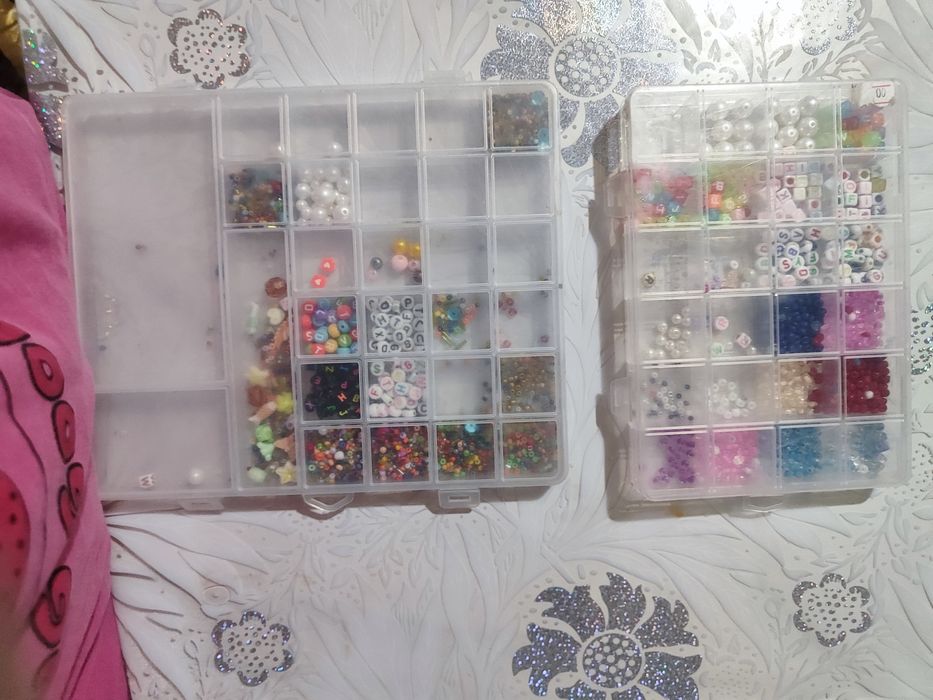 Продам бисер обе пачки за 1500 тенге б/у