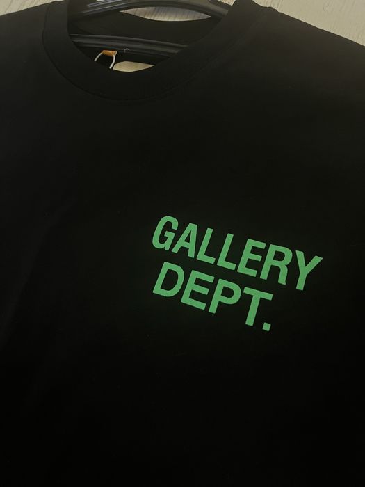Tricou Gallery Dept (Negru cu verde)